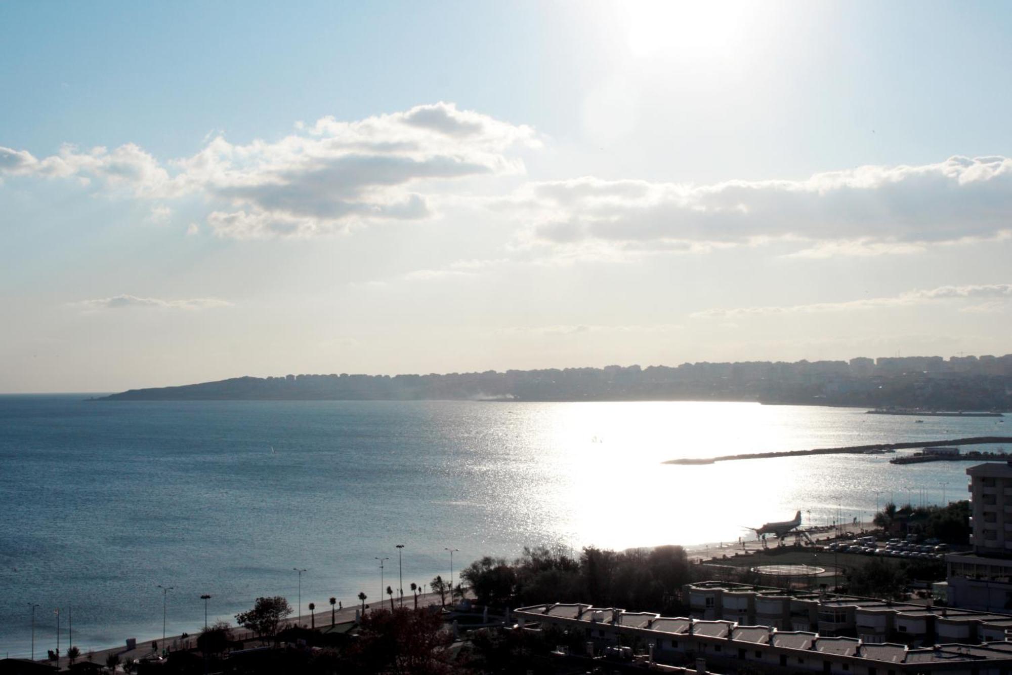 Eser Premium Hotel & Spa Büyükçekmece Kültér fotó View of the Sea of Galilee
