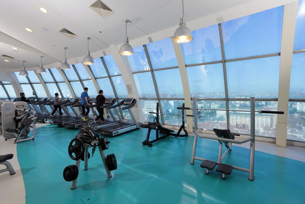 Eser Premium Hotel & Spa Büyükçekmece Kültér fotó The gym at the 101 building