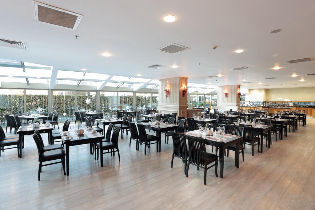 Eser Premium Hotel & Spa Büyükçekmece Kültér fotó The restaurant