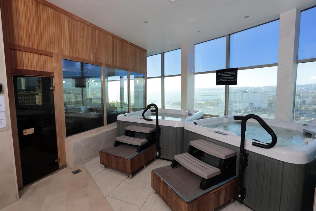 Eser Premium Hotel & Spa Büyükçekmece Kültér fotó The spa at the 100th floor of the tower