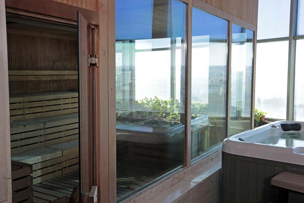Eser Premium Hotel & Spa Büyükçekmece Kültér fotó A sauna in a spa