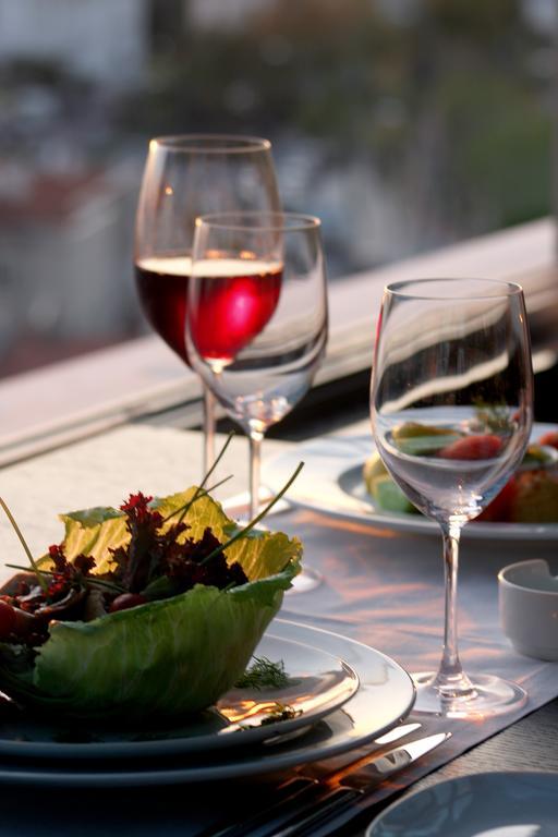 Eser Premium Hotel & Spa Büyükçekmece Kültér fotó Wine glasses