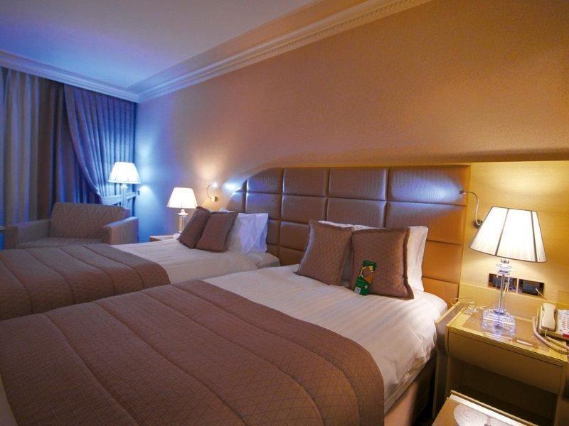 Eser Premium Hotel & Spa Büyükçekmece Kültér fotó A room at the hotel