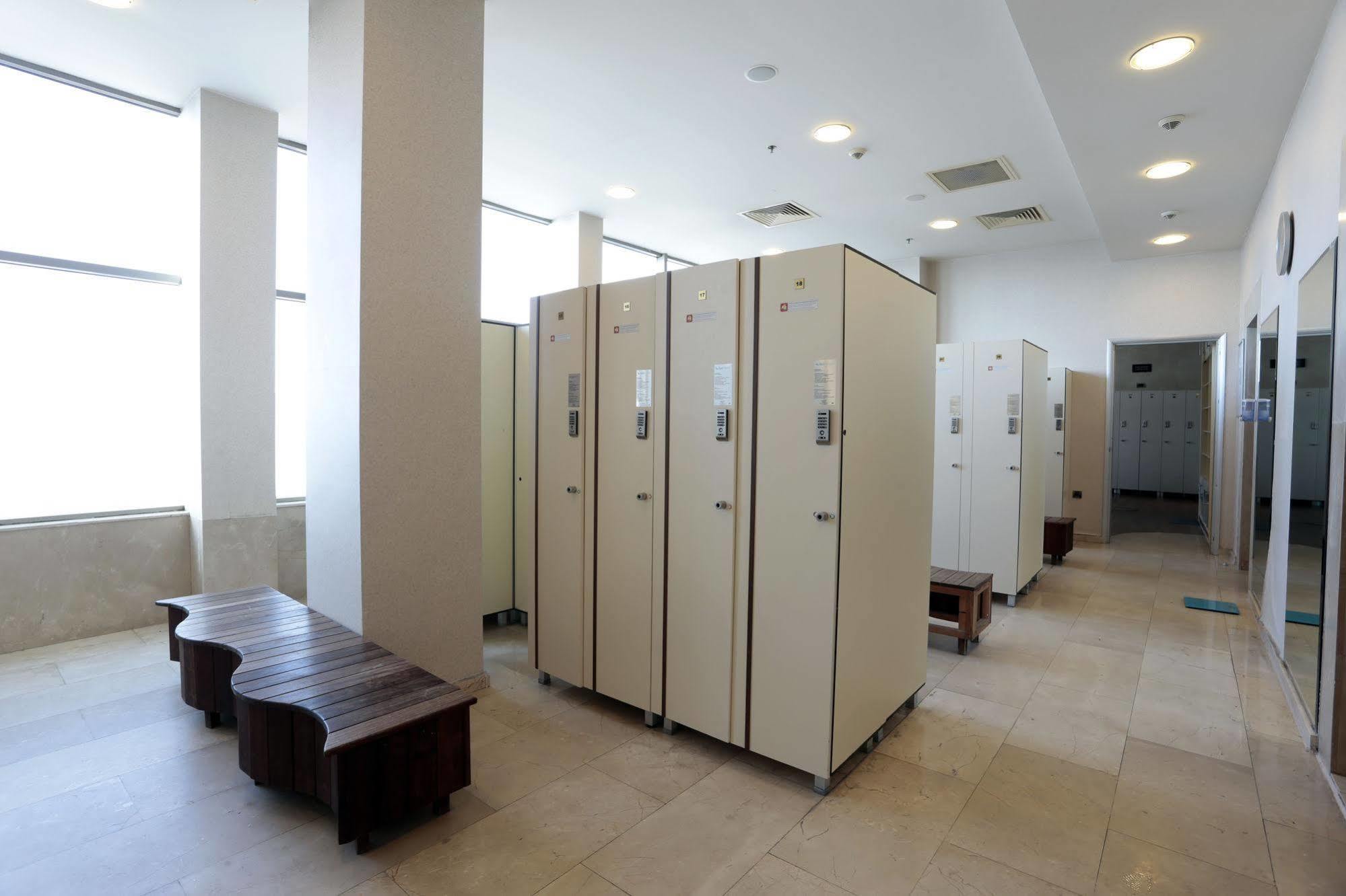 Eser Premium Hotel & Spa Büyükçekmece Kültér fotó A locker room