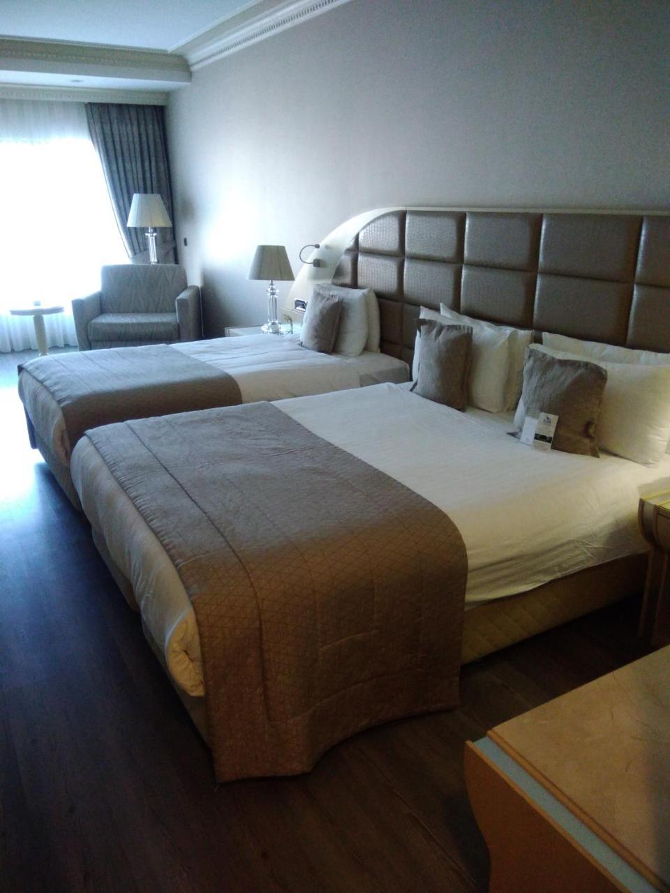 Eser Premium Hotel & Spa Büyükçekmece Kültér fotó A room at the hotel