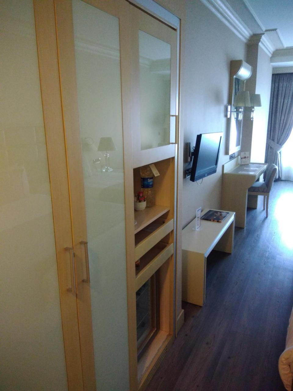 Eser Premium Hotel & Spa Büyükçekmece Kültér fotó A room at the hotel